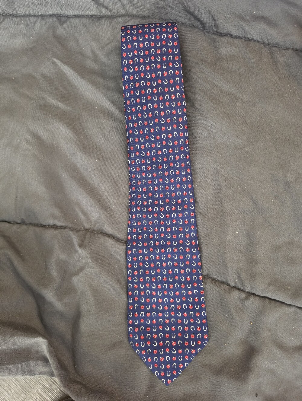 AUTHENTIC Salvatore Ferragamo Silk Navy Tie with Red and White Micro Pattern - Picture 2 of 4